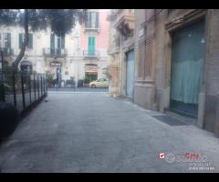 Pressi Duomo, Bottega con cantinato annesso