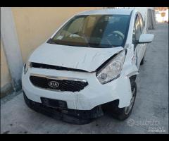 Kia venga 1.4 benzina G4FA demolito per ricambi