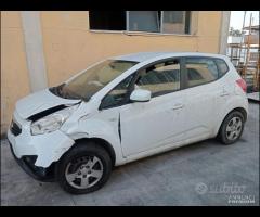 Kia venga 1.4 benzina G4FA demolito per ricambi