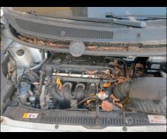 Kia venga 1.4 benzina G4FA demolito per ricambi