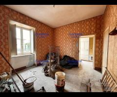 Cortile da ristrutturare realizzato su 540 mq - 24