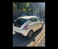 Lancia Ypsilon 1.2 69 CV-si neop-2012