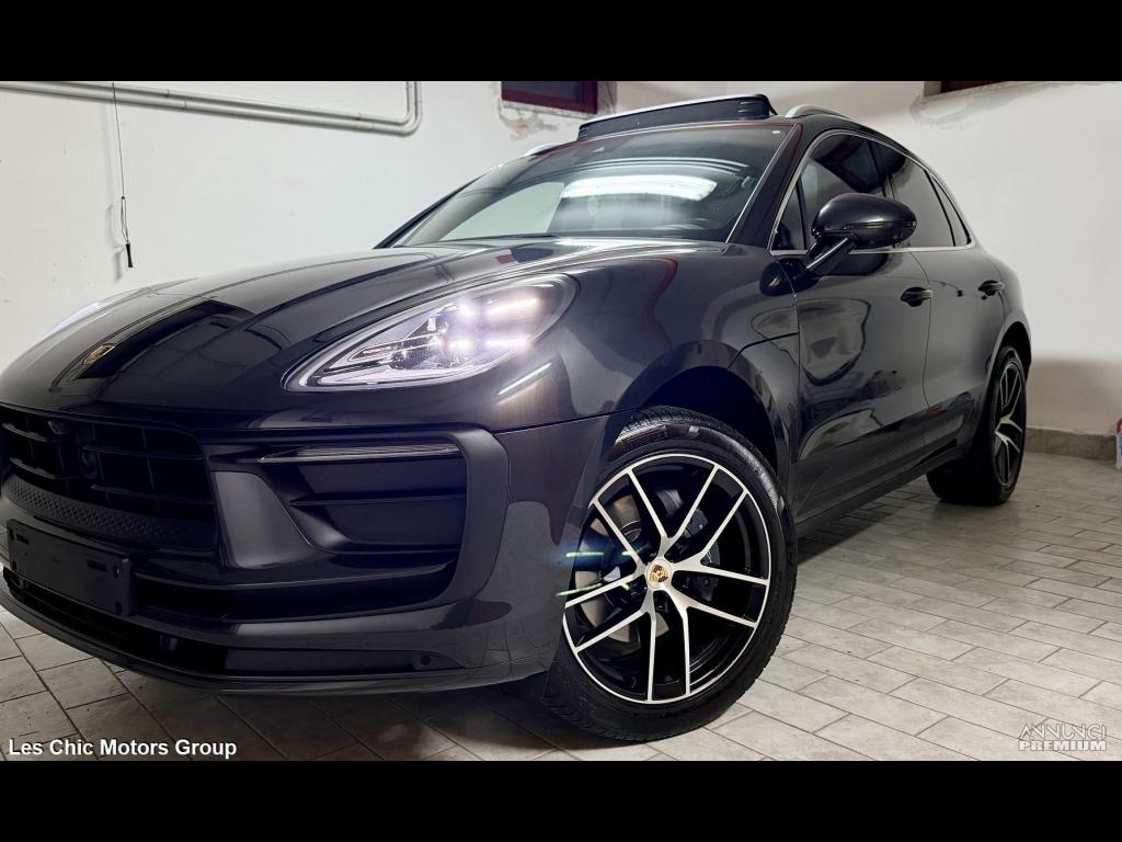 PORSCHE MACAN T - 1/30