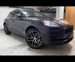PORSCHE MACAN T