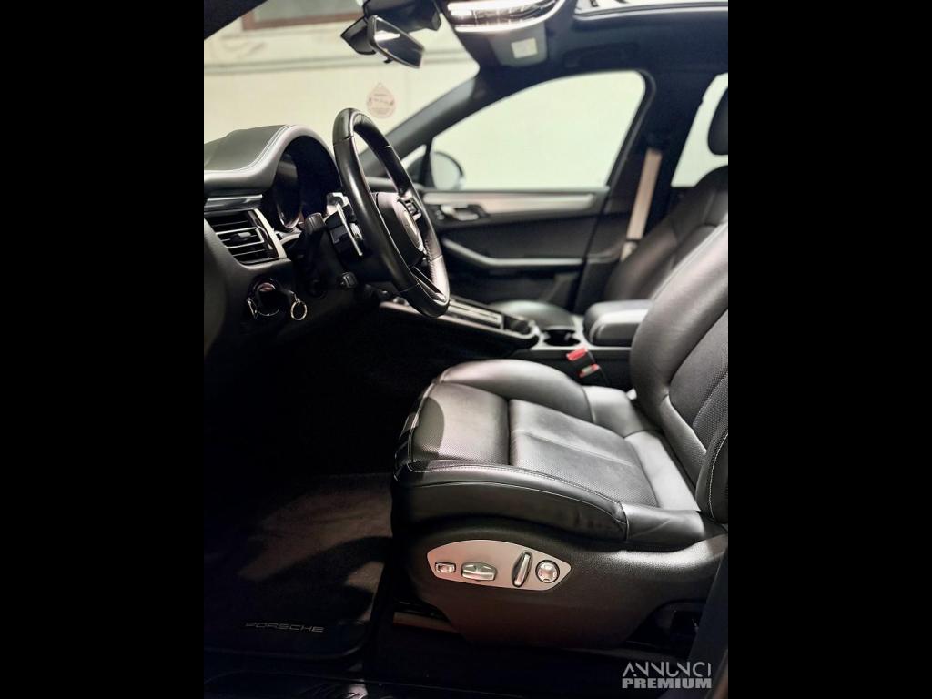 PORSCHE MACAN T - 8/30