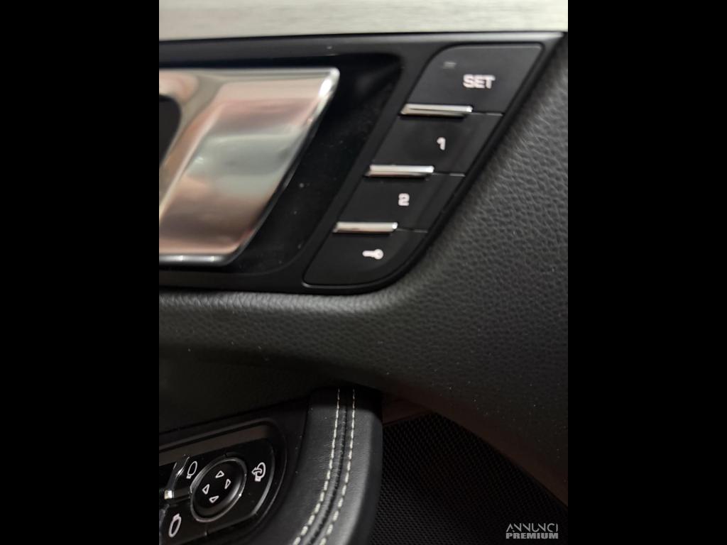 PORSCHE MACAN T - 11/30