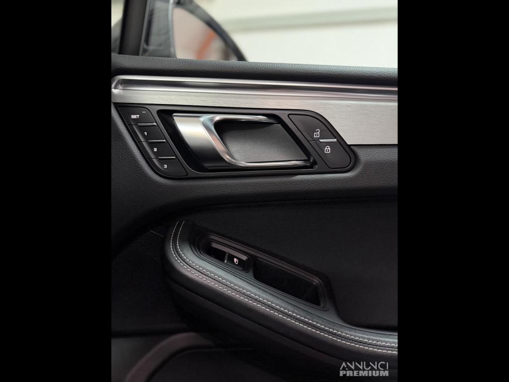 PORSCHE MACAN T - 12/30