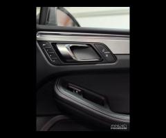 PORSCHE MACAN T - 12