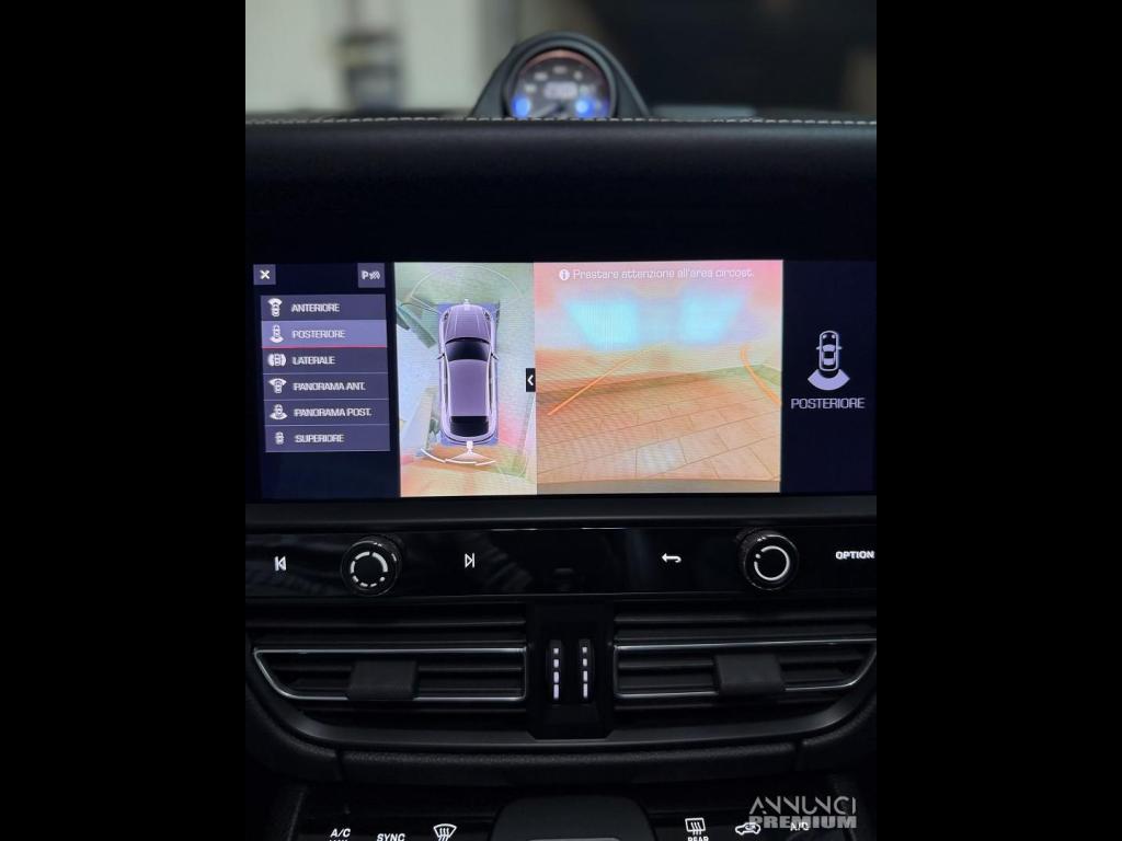 PORSCHE MACAN T - 21/30