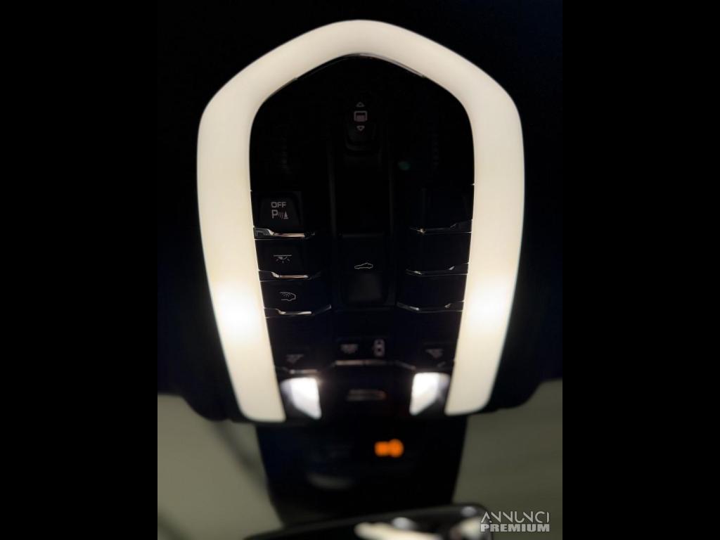 PORSCHE MACAN T - 24/30