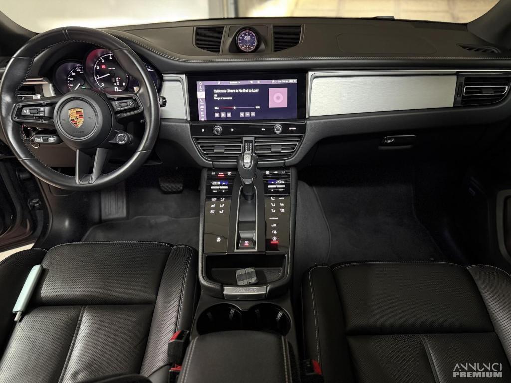 PORSCHE MACAN T - 27/30