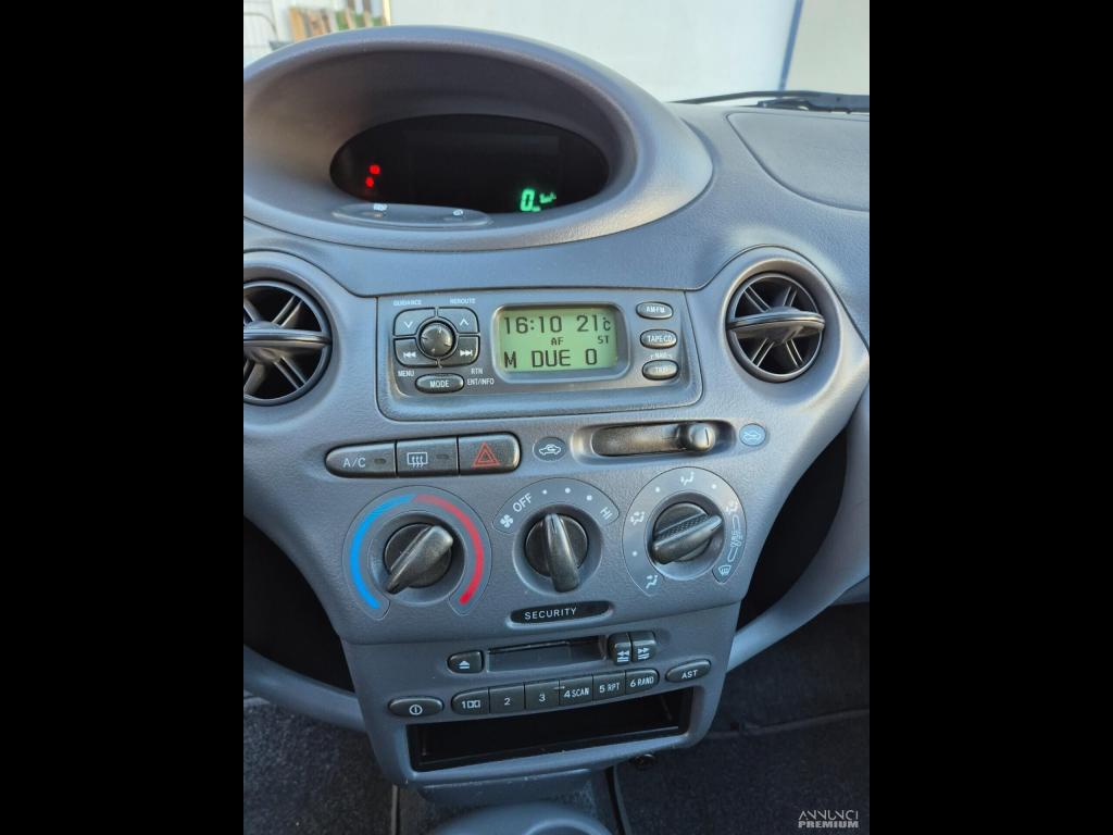 Toyota Yaris 1.0i 16V cat 5 porte - 16/21