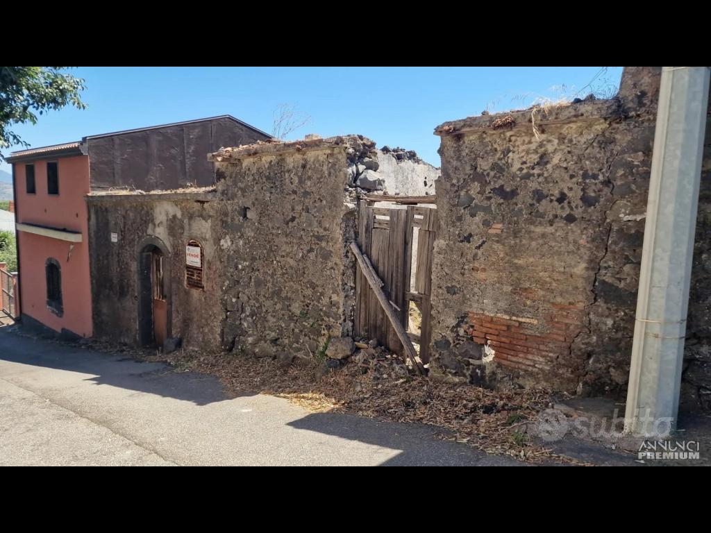 Ruderi con terreno a Presa-Piedimonte Etneo - 1/7