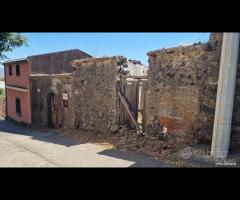 Ruderi con terreno a Presa-Piedimonte Etneo