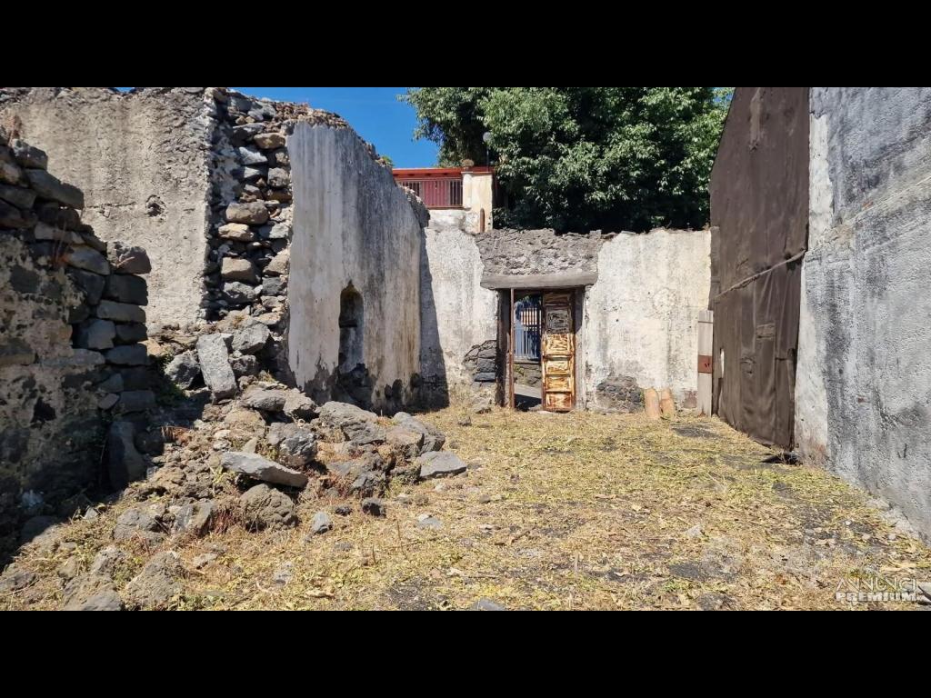 Ruderi con terreno a Presa-Piedimonte Etneo - 2/7