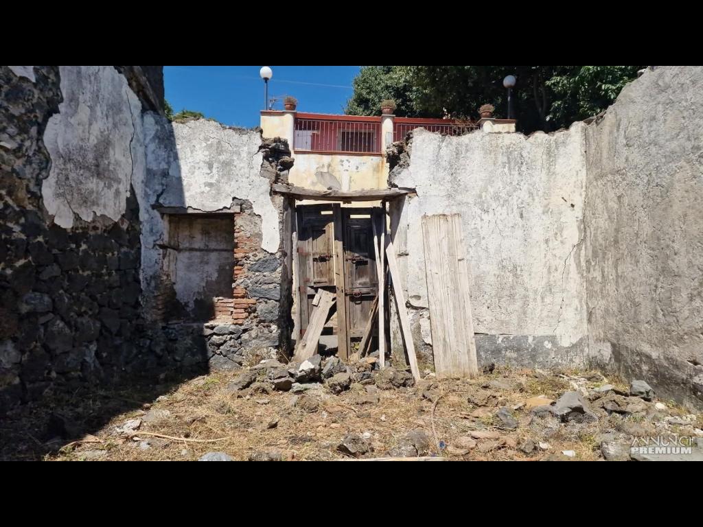 Ruderi con terreno a Presa-Piedimonte Etneo - 3/7