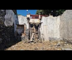 Ruderi con terreno a Presa-Piedimonte Etneo