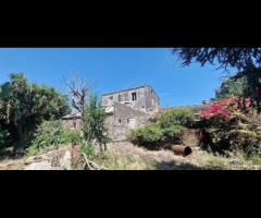 Antico casale con terreno a Carrubba di Giarre