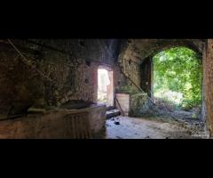 Antico casale con terreno a Carrubba di Giarre