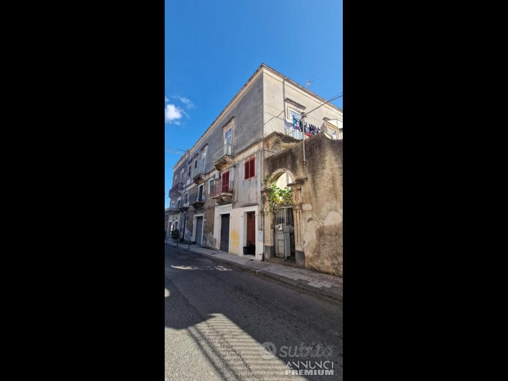 Casa semindipendente con garage a Giarre centro - 1/5