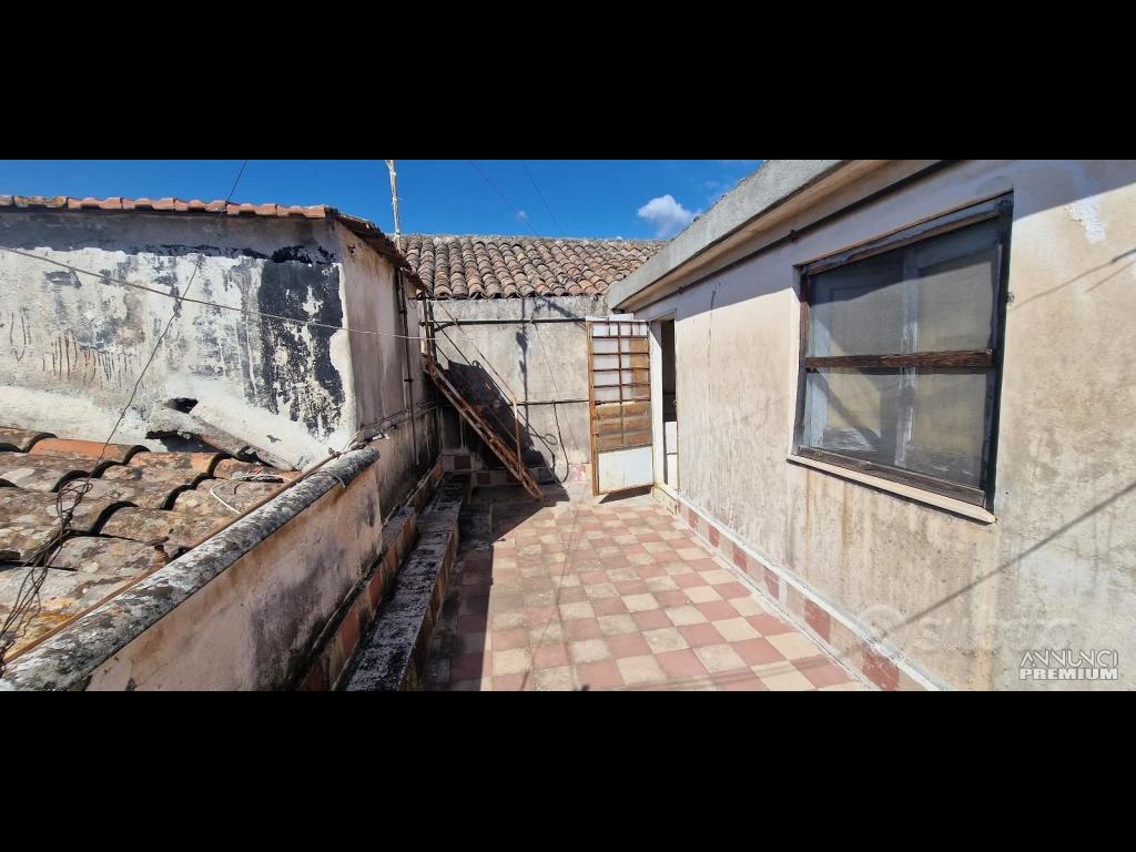 Casa semindipendente con garage a Giarre centro - 4/5