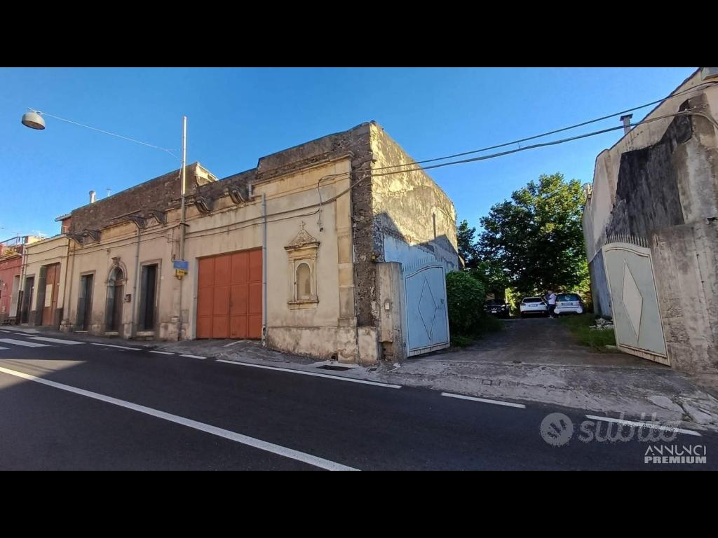 Casa singola con cortile e garage Piedimonte Etneo - 1/8
