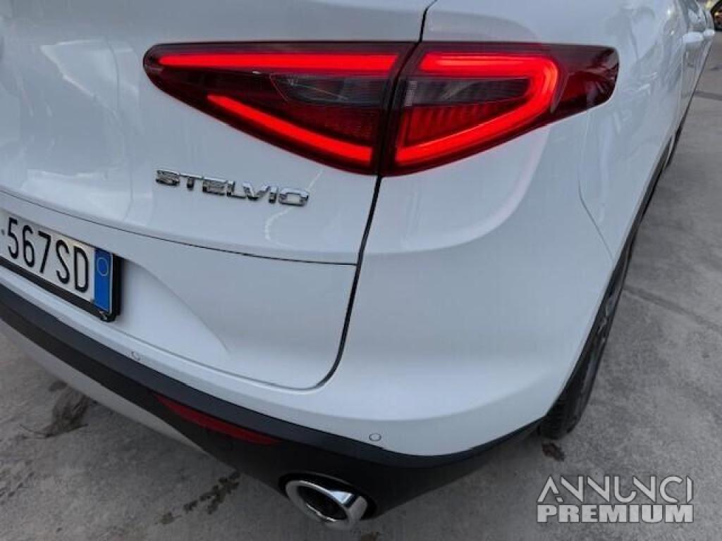 Alfa Romeo Stelvio 2.2 Turbodiesel 160 CV - 6/17