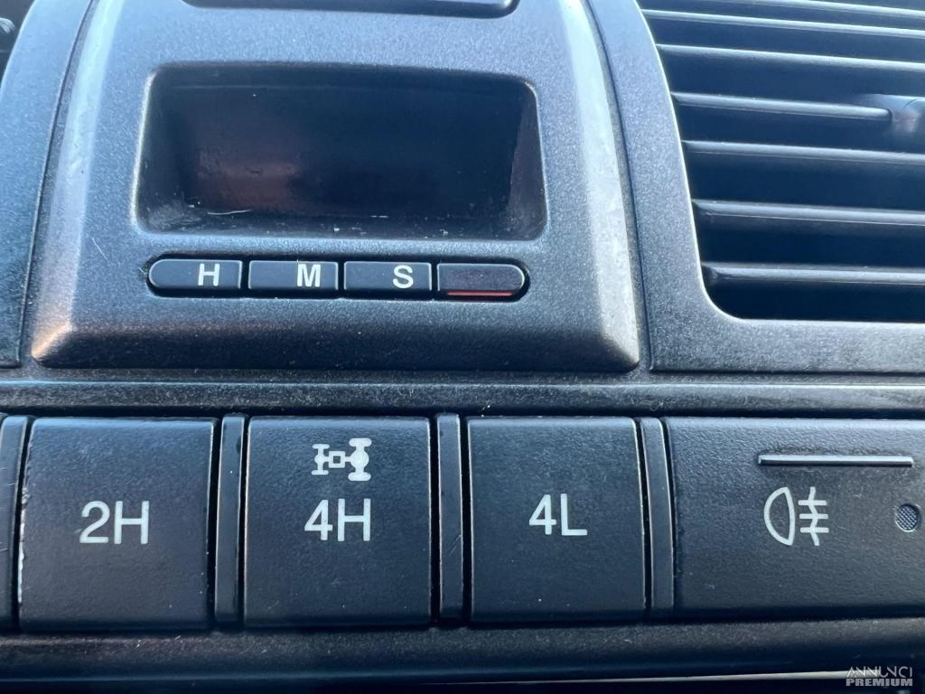 Ssangyong REXTON 2.7 XDi cat Premium - 17/17