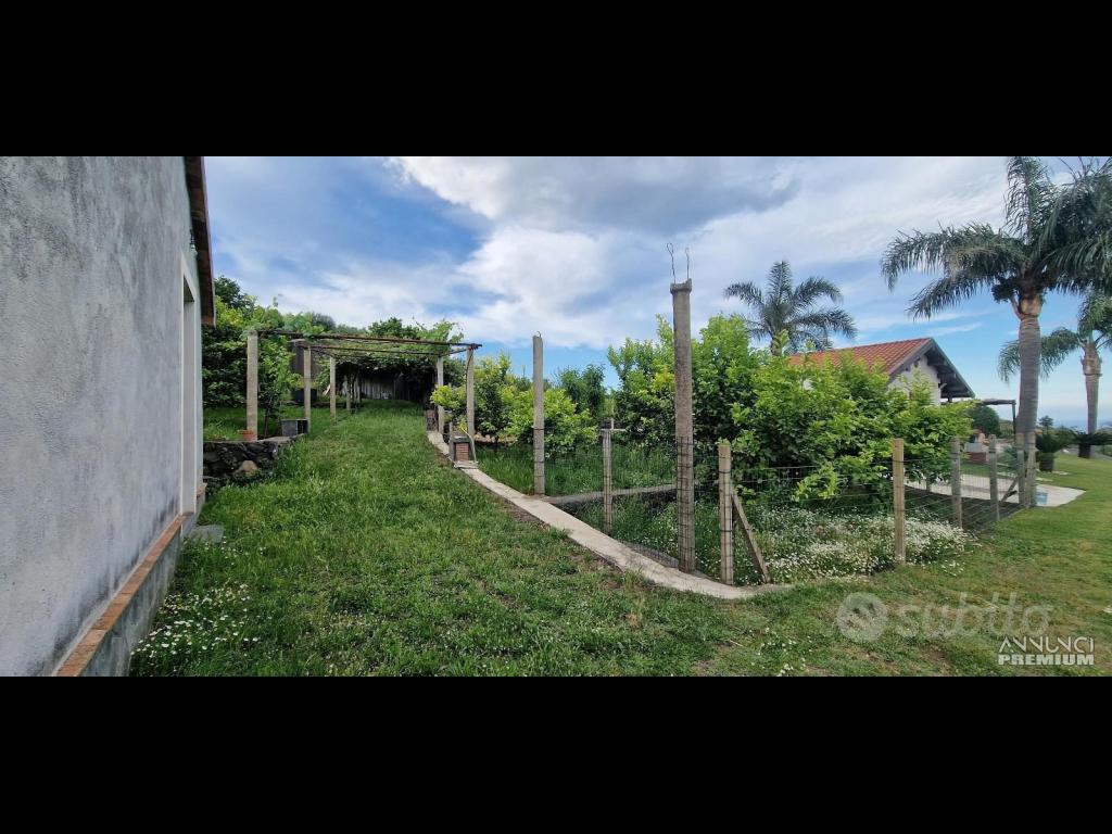 Casa di campagna con terreno a Santa Venerina - 7/12