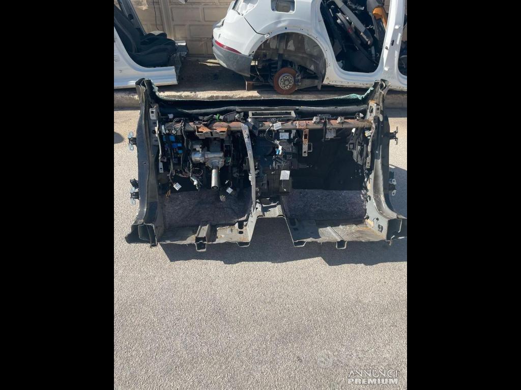 Ricambi dacia sandero scocca per tagliata. - 7/10