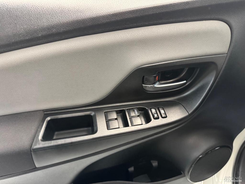 Toyota Yaris 1.0 5 porte Active - 8/30