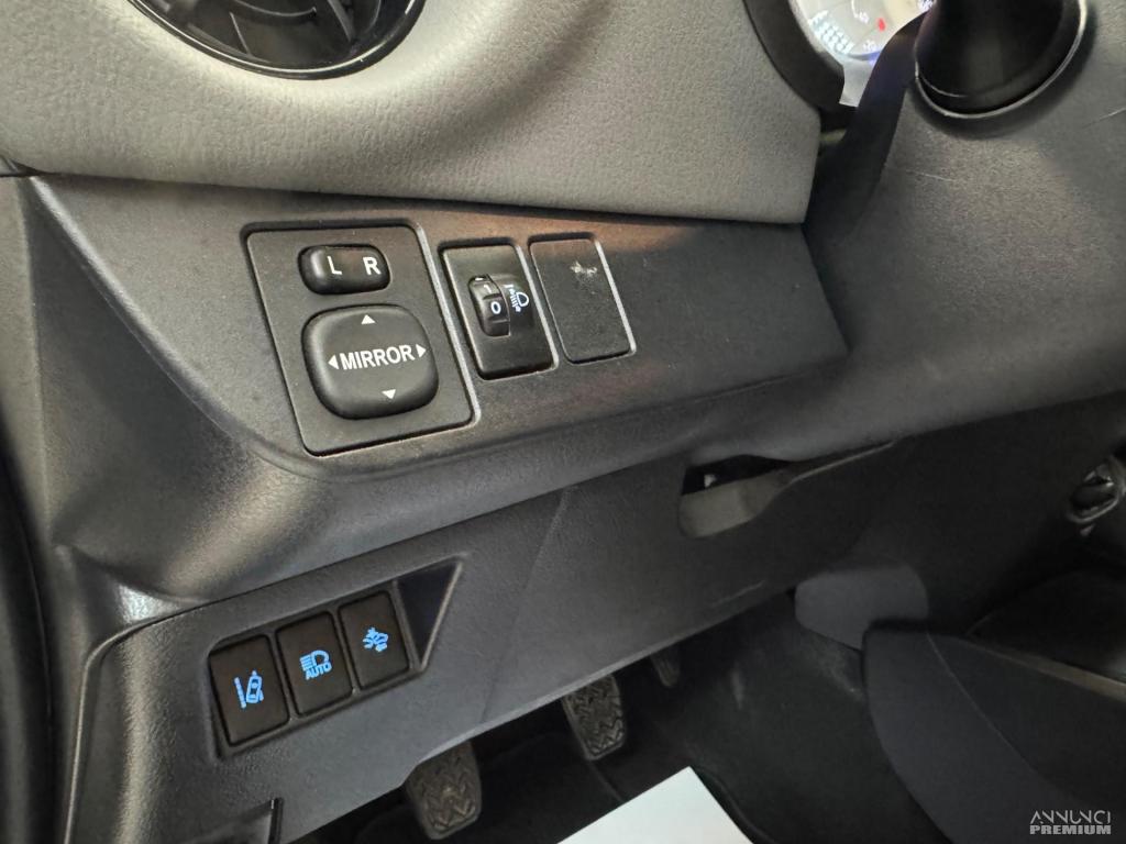 Toyota Yaris 1.0 5 porte Active - 9/30