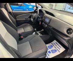 Toyota Yaris 1.0 5 porte Active - 11