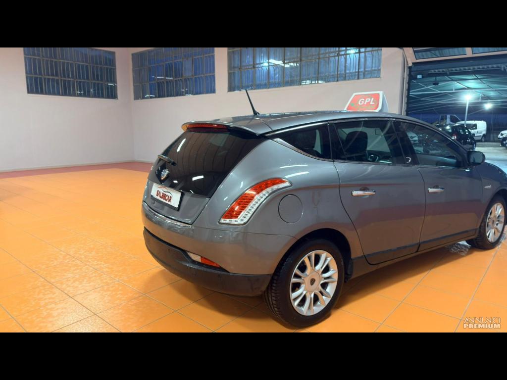 Lancia Delta 1.4 T-Jet 150 CV Argento - 13/15