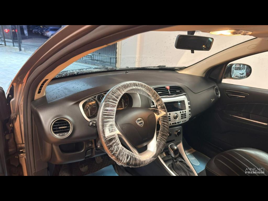 Lancia Delta 1.4 T-Jet 150 CV Argento - 14/15