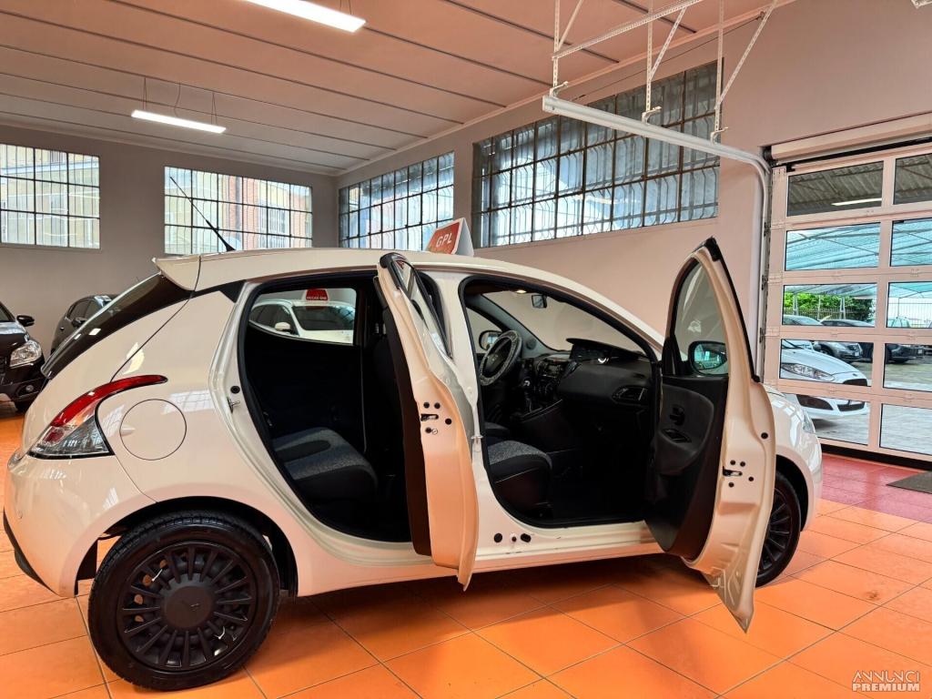 Lancia Ypsilon 1.2 69 CV 5 porte GPL Ecochic Gold - 10/20