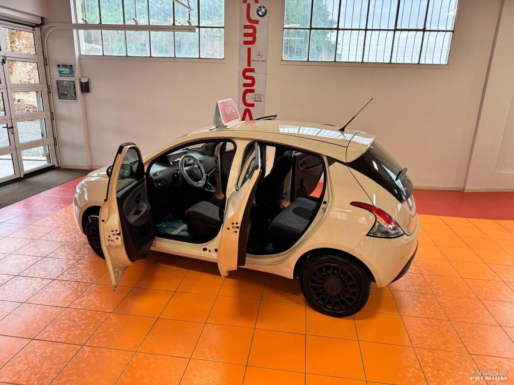 Lancia Ypsilon 1.2 69 CV 5 porte GPL Ecochic Gold - 13/20