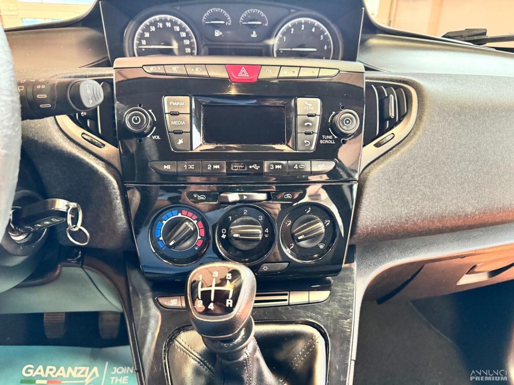 Lancia Ypsilon 1.2 69 CV 5 porte GPL Ecochic Gold - 14/20