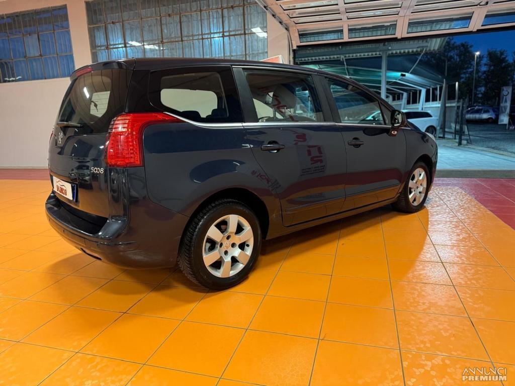 Peugeot 5008 1.6 HDi 115CV Active - 2/9