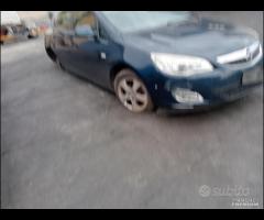 Opel Astra J 2013 demolita per ricambi