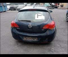 Opel Astra J 2013 demolita per ricambi