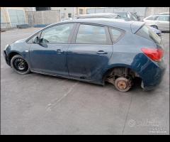 Opel Astra J 2013 demolita per ricambi