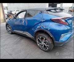 Toyota CHR 2017 Hybrid 2ZR-FXE demolita per ricam