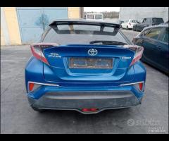 Toyota CHR 2017 Hybrid 2ZR-FXE demolita per ricam
