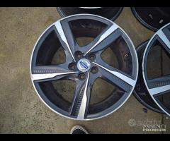 Cerchi In Lega Da 17" Per Volvo V70 - V60 - V40