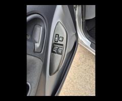 Toyota Yaris 1.0i 16V cat 5 porte neopatentati - 12