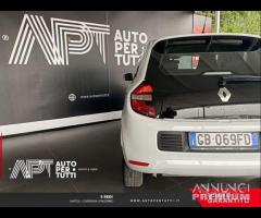 Renault Twingo 2015 Benzina 1.0 sce Zen (live - 21