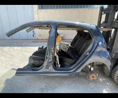 Disponibile assale posteriore hyundai i10 2021.