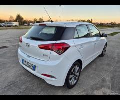 Hyundai i20 1.1 CRDi 12V 5 porte neopatentati - 8