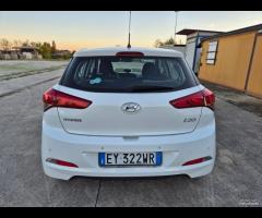 Hyundai i20 1.1 CRDi 12V 5 porte neopatentati - 9
